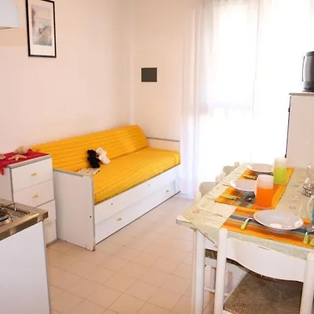 Two-room Flat With Swimming Pool Near The Sea 비비오네