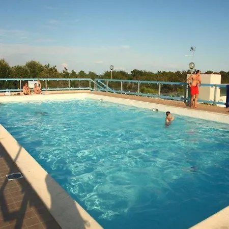 Lejlighed Rooftop Pool Retreat In *