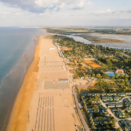 Rooftop Pool Retreat In Lejlighed Bibione